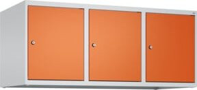 C+P Aufsatzschrank 7035/2004 mit 3 Abteilen und Zylinderschloss, B/H/T: 50 x 120 x 50 cm, Lichtgrau/Reinorange - Bild 1