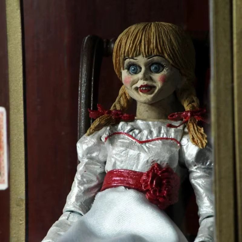 NECA Annabelle Comes Home Horror Actionfigur und Sammlerstatue als Dekoration - Bild 4