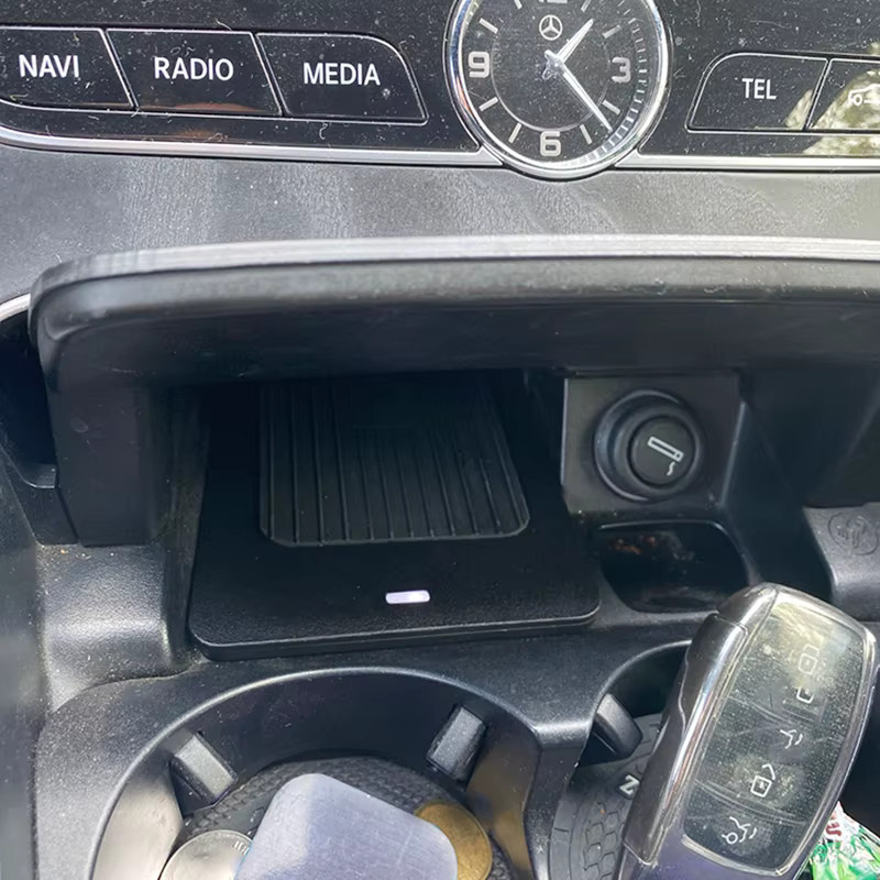 Carinway Wireless Auto-Handy-Ladegerät für Mercedes W213 E-Klasse E200 E260 E300 E350 (2016-2021), Ladehalterung in Schwarz - Bild 1
