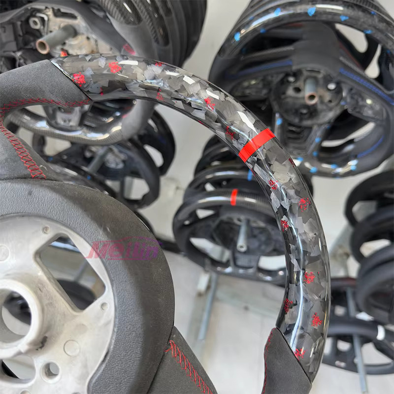 Maßgeschneidertes rotes geschmiedetes Lederlenkrad für Audi A3 A4L A5 Q3 Q5 Q7 mit perforierter Oberfläche - Bild 3
