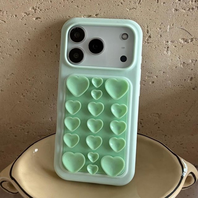 Apple Silikon Hülle Süßes Herz 3D mit Saugnapf für iPhone 17 Pro, iPhone 16 Pro Max und iPhone 16 Pro in Grün - Bild 1