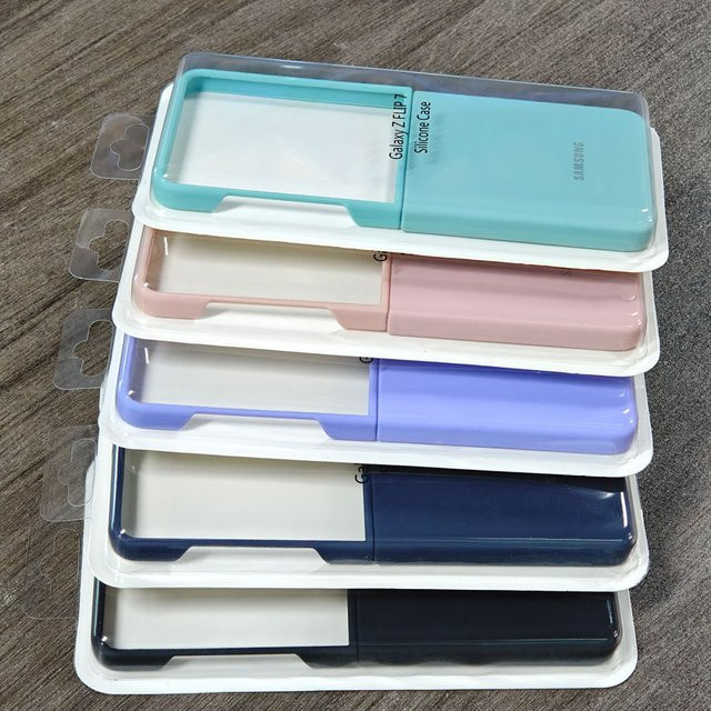 Samsung Galaxy Z Flip 5 6 7 5G Hülle aus weichem Flüssigsilikon in Blau und Multicolour, stoßfeste Soft-Touch Schutzhülle - Bild 1