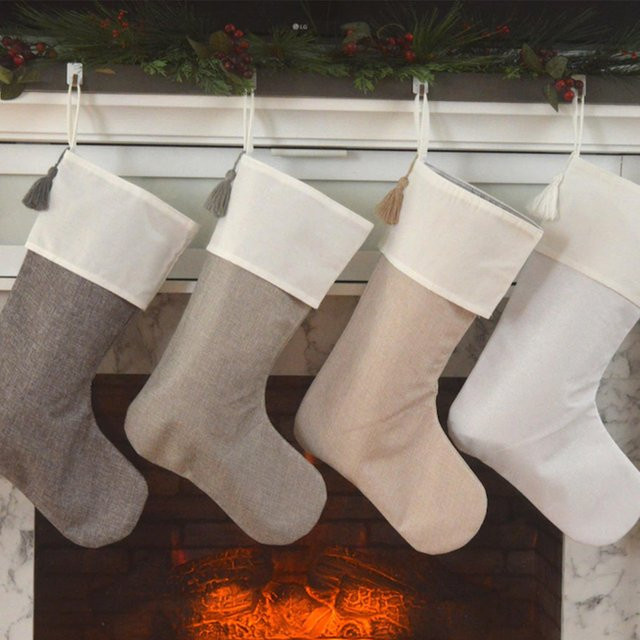 DYSHAYEN Weihnachtsstrumpf aus Leinen in Gelb mit Quastendekoration zum Aufhängen - Bild 1