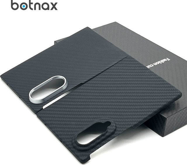 Samsung Galaxy Z Fold8 Schutzhülle aus Kohlefaser und Aramid-Kevlar in Schwarz und Braun - Bild 1