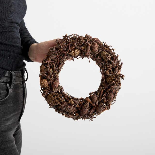 Zapfenkranz aus Holz von BLUME2000 in Braun mit Zapfen und Rinde - Bild 1