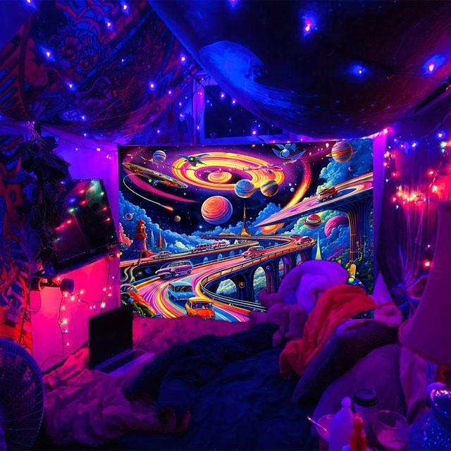 VIKAMA Cosmic Highway Glow-in-the-Dark Tapisserie mit Neon-Fliegenden Untertassen und Planeten, Mehrfarbig, B: 60 cm, H: 40 cm - Bild 1