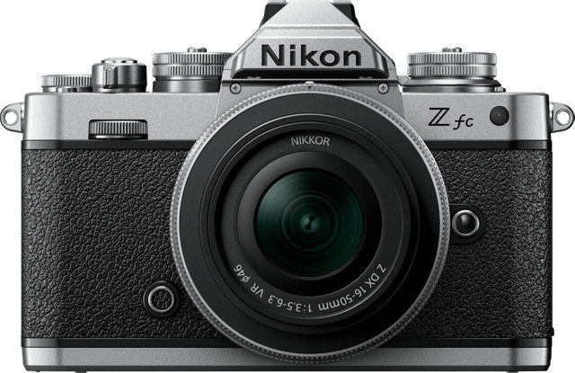 Nikon Z fc spiegellose APS-C Kamera mit Nikkor Z 16-50mm Objektiv in Silber - Bild 1
