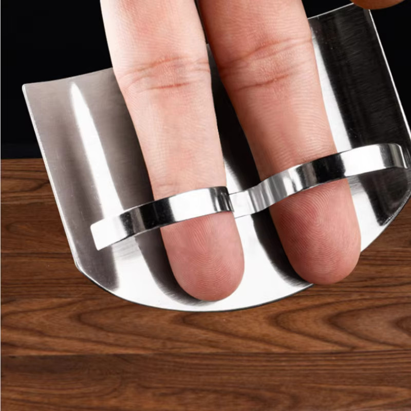Edelstahl Fingerschutz in Silber für die Küche als Handschutz beim Schneiden mit dem Kochmesser - Bild 2