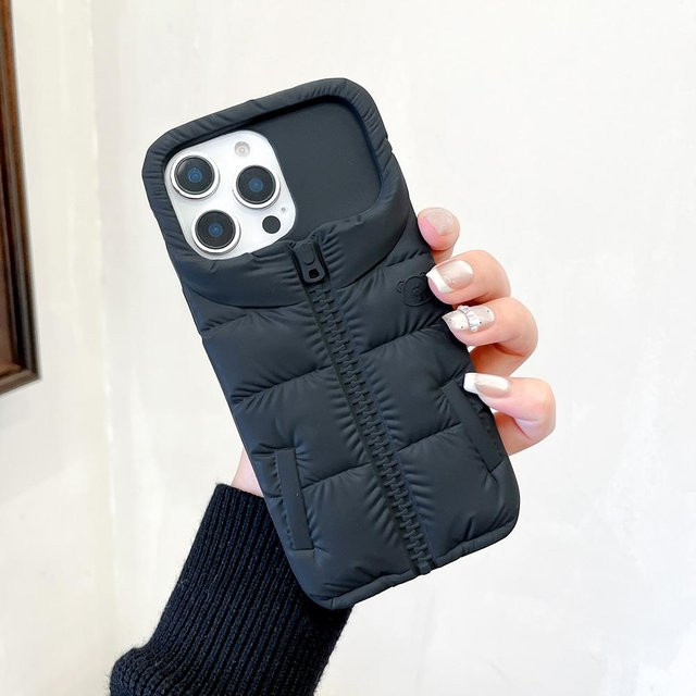 Binchi Health Electronics Silikon Handyhülle mit 3D-Cartoon-Bär im Daunenjacken-Design für iPhone 17 16 15 14 13 12 Pro Max, Stoßfest, Schwarz - Bild 1