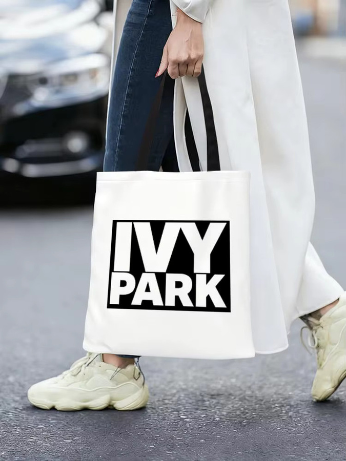 Ivy Park Aufbewahrungstasche aus Canvas, doppelseitig bedruckte Schulterhandtasche, wiederverwendbare und umweltfreundliche Einkaufstasche in Schwarz und Weiß - Bild 3