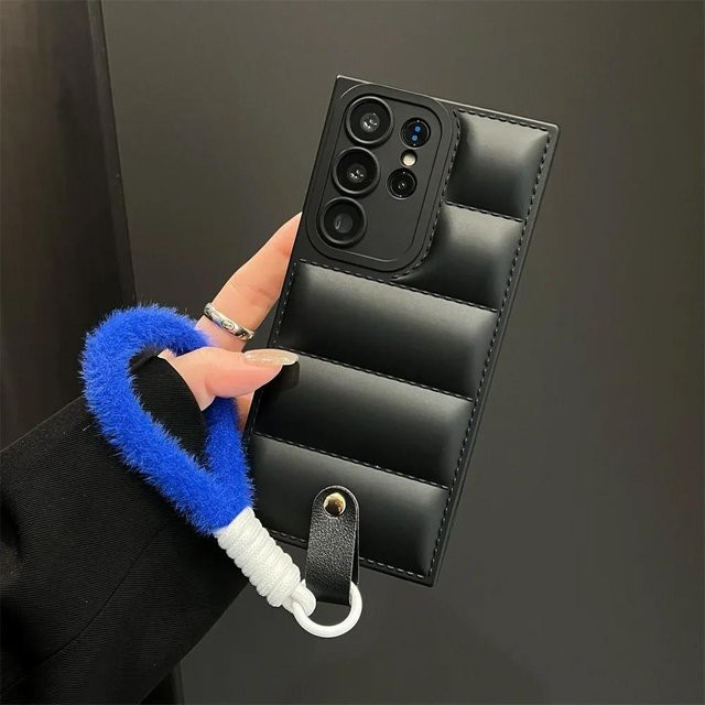 Modische Daunenjacke Handyhülle mit Handgelenkband für Samsung Galaxy S24 S23 S25 S26 Ultra S22 Plus S21 S20 FE A54 A55 A15 A35 in Schwarz - Bild 1