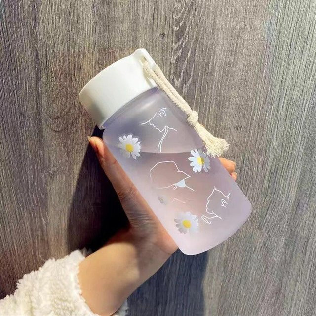 Mango Event Kawaii Wasserflasche mit Gänseblümchen-Design, transparent, 480 ml - Bild 1