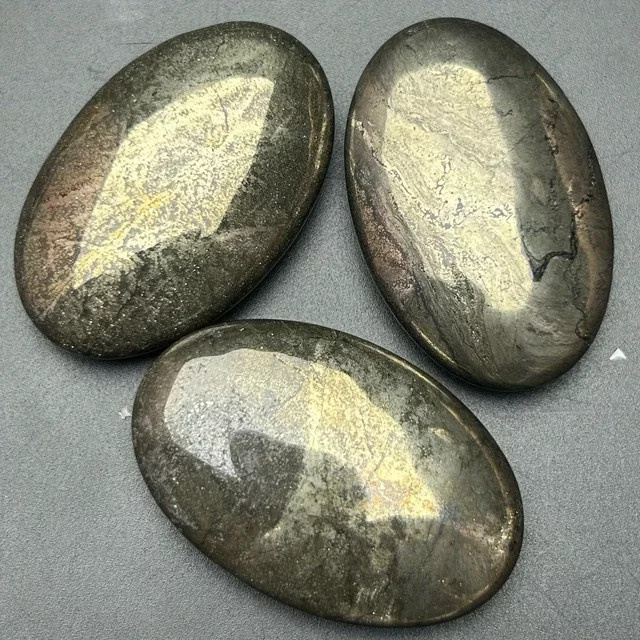 Ovale Ornamente aus natürlichem Pyrit von CrystalHola in Gold, polierte Rohsteine zur Dekoration für dein Heim oder Büro - Bild 1