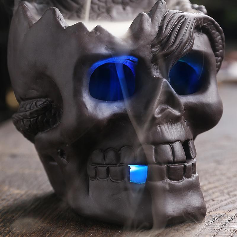 Yiran Furniture LED Wasserfall Drachen Rückfluss Weihrauch Brenner mit Schädel in Lila Sand für Halloween und Aromatherapie - Bild 3