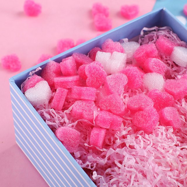 50 Stück Rosa Schaumstoffstreifen mit Herz- und Perlen-Elementen als Füllmaterial für Geschenkboxen und DIY-Projekte - Bild 1