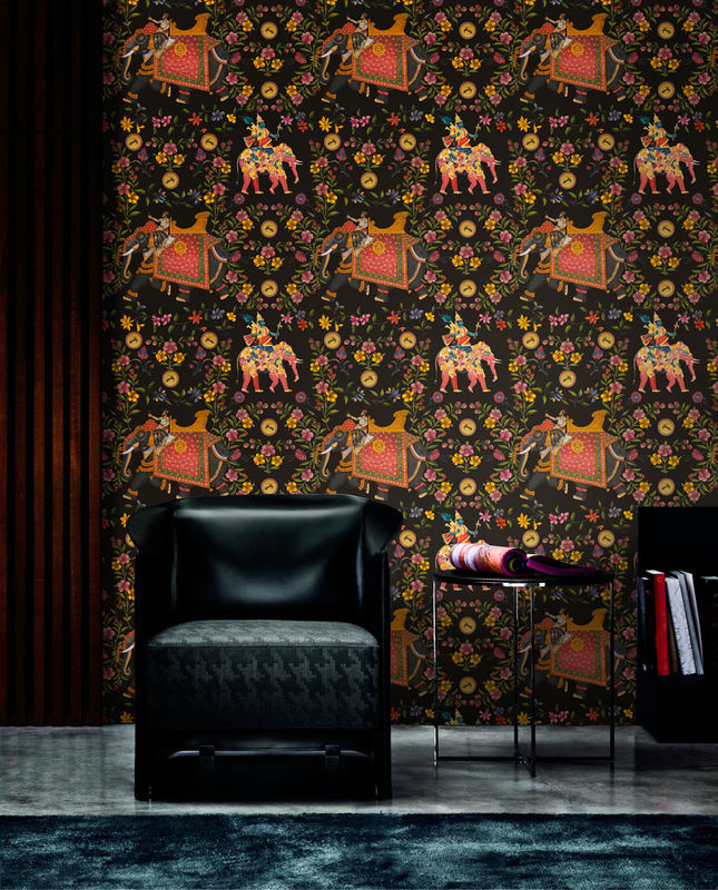 MINDTHEGAP Mural Wallpaper Aristocracy Anthracite mit Animal Print und Ethnic Design - Bild 2