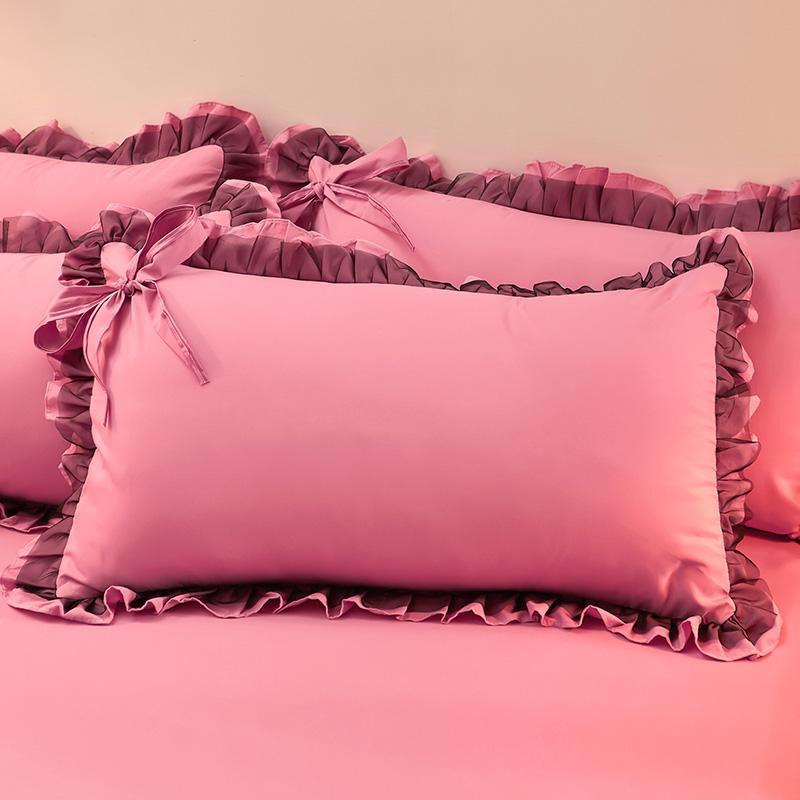 Dekorativer Kissenbezug im koreanischen Prinzessinnenstil mit Spitzenrüsche von JMG Clothing aus gewaschener Baumwolle in Pink, B/H: 48 x 74 cm - Bild 1