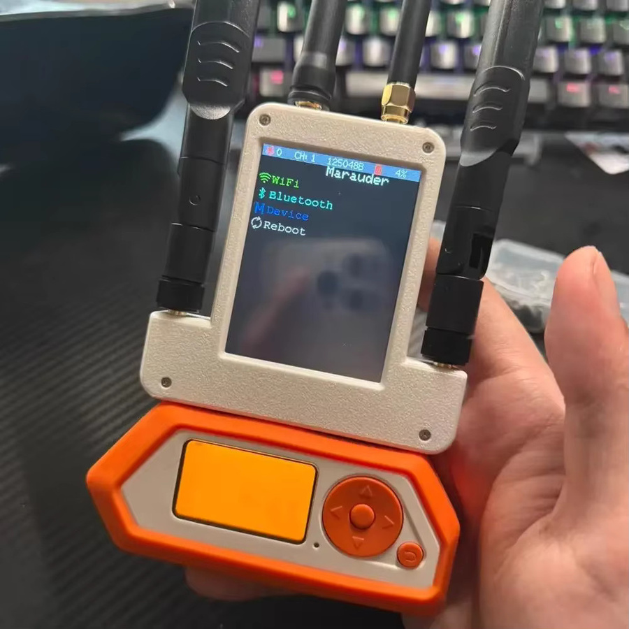 LZJV ESP32 4-in-1 Erweiterungsboard mit 2,8 Zoll Display, 433MHz RF-Modul, GPS und eingebautem 800mAh Akku in Weiß - Bild 2