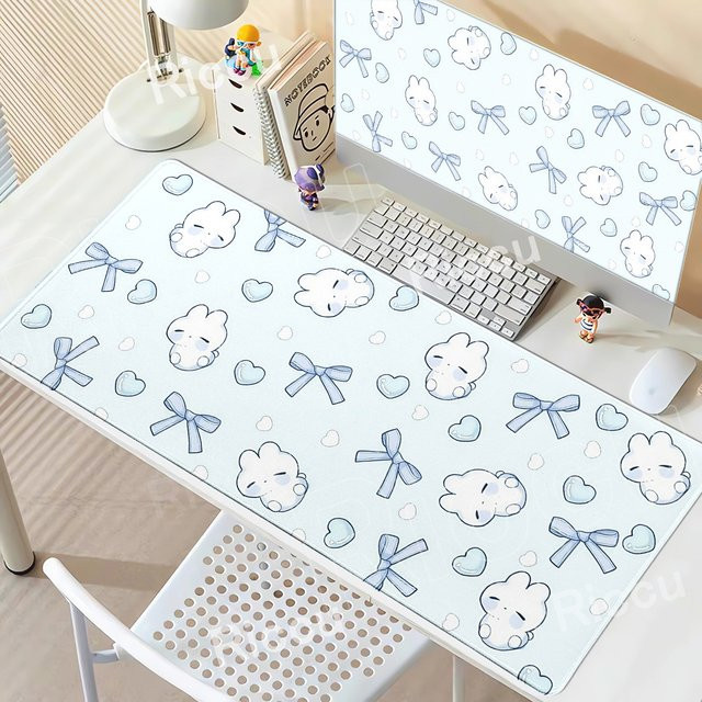 Riccu Mauspad Blau mit Schleifenhasen im Kawaii-Cartoon-Stil als Schreibtischunterlage - Bild 1
