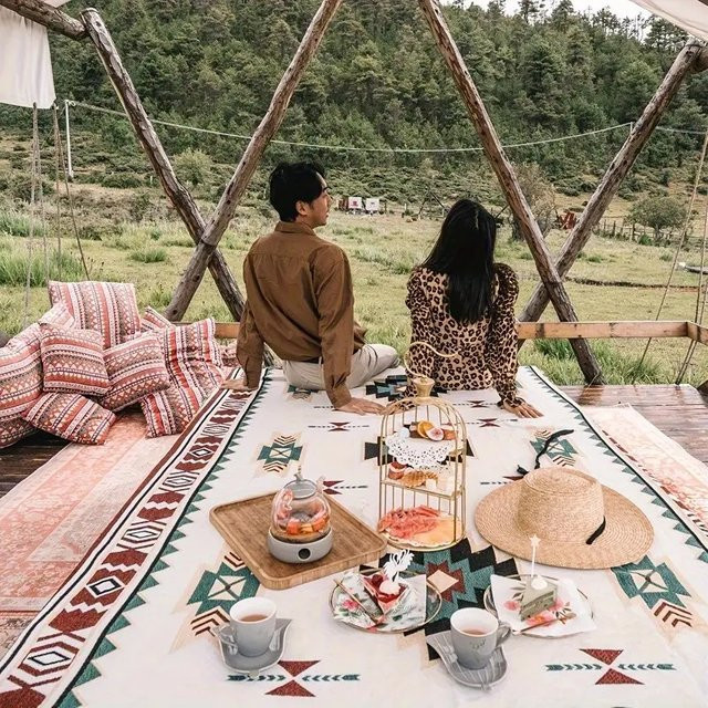 Vintage Campingdecke aus Polyester mit geometrischem Muster und Fransen als reißfeste Outdoor-Picknickmatte - Bild 1