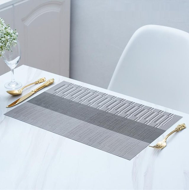 Yiran Furniture Set mit 4 abwaschbaren und rutschfesten PVC-Platzsets in Grau, B/T/H: 45 x 30 cm - Bild 1