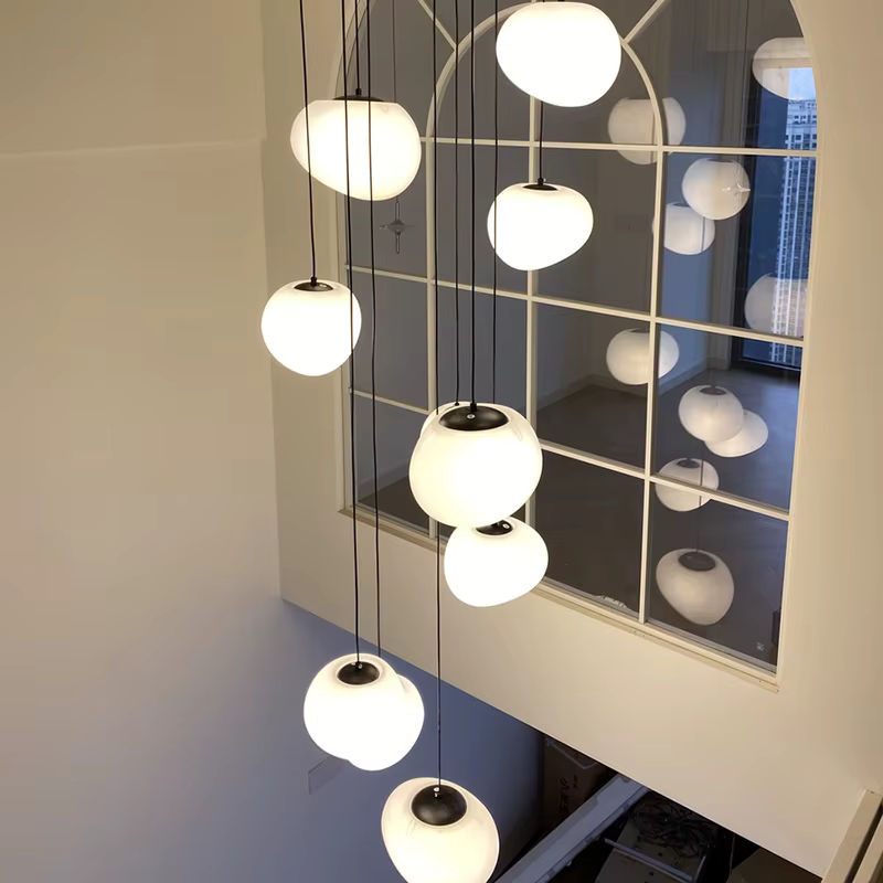 Gbbmade Skandinavischer Kronleuchter aus Glas in Weiß für Wohnzimmer, Esszimmer und Treppenhäuser - Bild 3