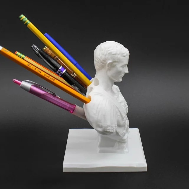 3D-gedruckter Julius Caesar Stiftehalter aus Kunststoff als Schreibtisch-Organizer und Bürodekoration in Weiß und Multicolour - Bild 1