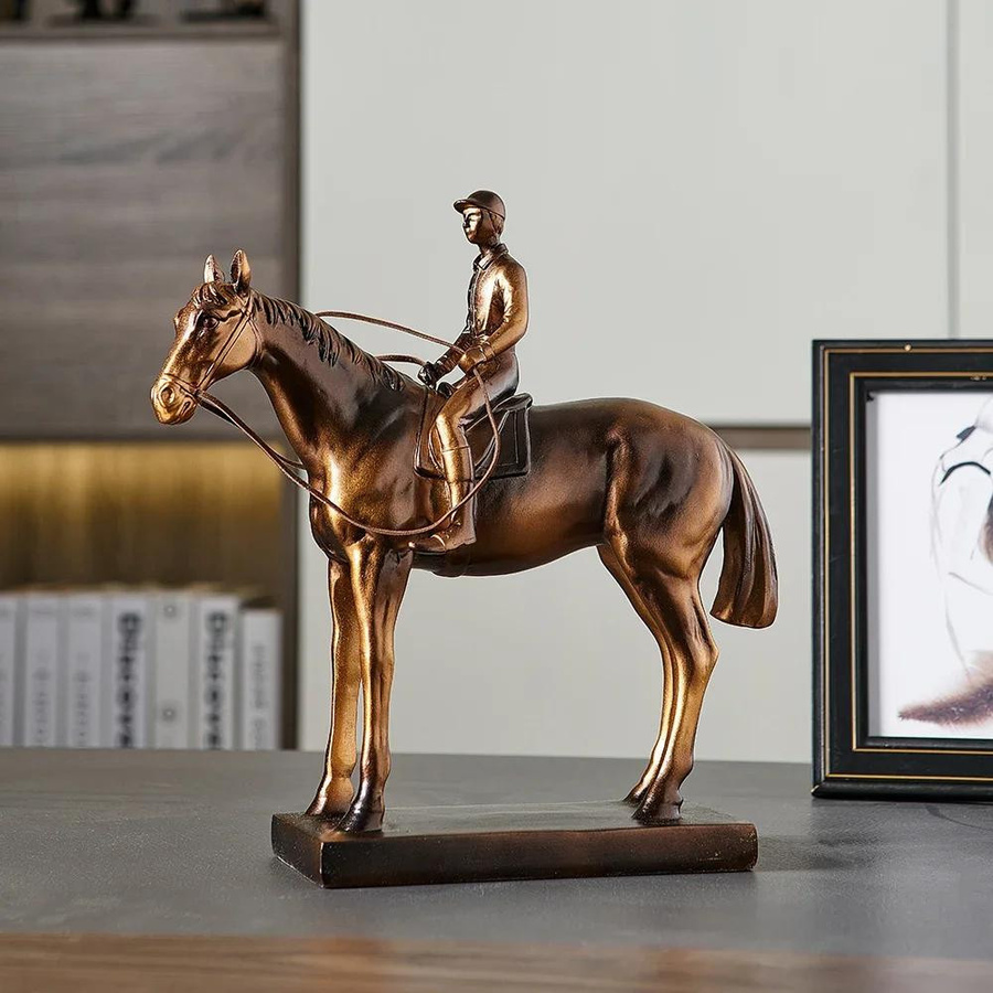 Retro Reiterfigur aus Harz in Braun von Yiran Furniture als Vintage Deko-Ornament für Schreibtisch und Wohnzimmer - Bild 2