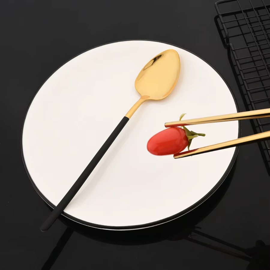 24-teiliges Luxus Besteckset aus Edelstahl in Schwarz und Gold mit Messer, Gabel, Löffel und Stäbchen von uniturcky - Bild 4