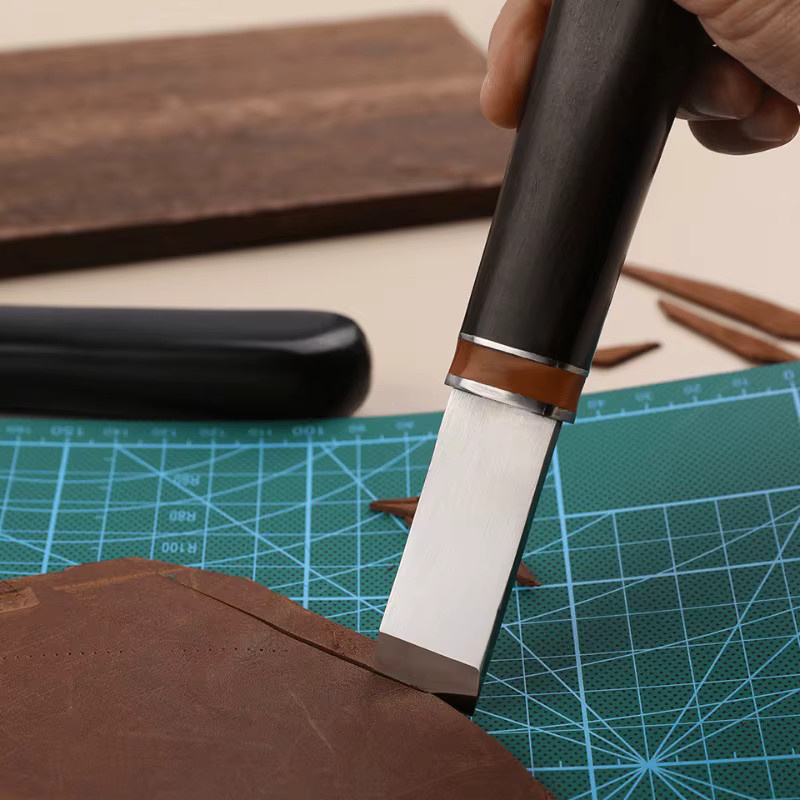 Professionelles Leder-Schälmesser für das Handwerk mit Holzgriff und silberner Klinge - Bild 5