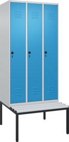 C+P Spind Classic PLUS Garderobenschrank mit Sitzbank, 3 Abteile, Lichtgrau, B/T/H: 212,0 x 90,0 x 81,5 cm - Bild 1