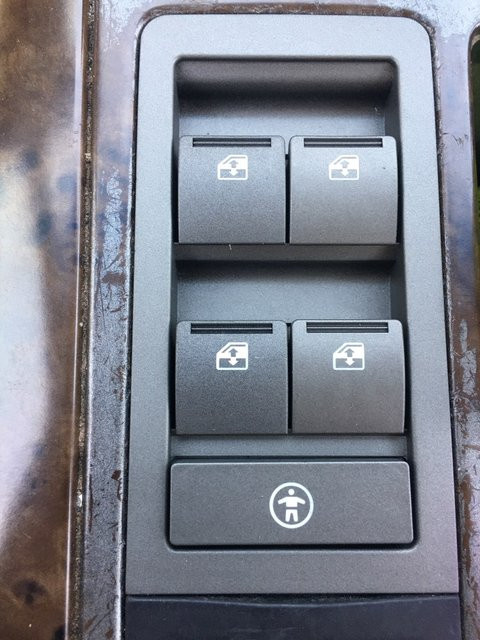 Malcayang Fensterheberschalter 92111628 in Schwarz für Commodore VY VZ mit 13 Pins - Bild 1