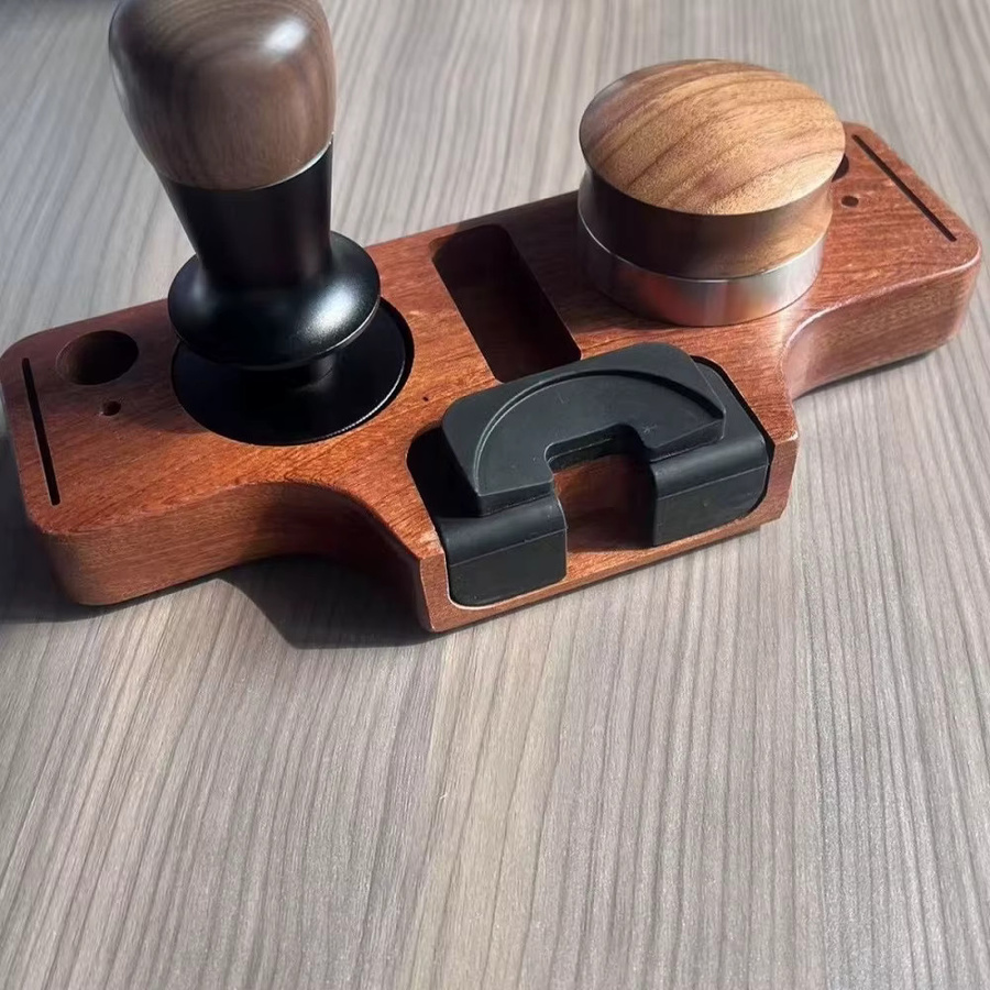 Kanone Espresso-Siebträgerhalter aus Holz in Braun mit rutschfester Pressmattenbasis für 51 mm, 54 mm und 58 mm - Bild 2