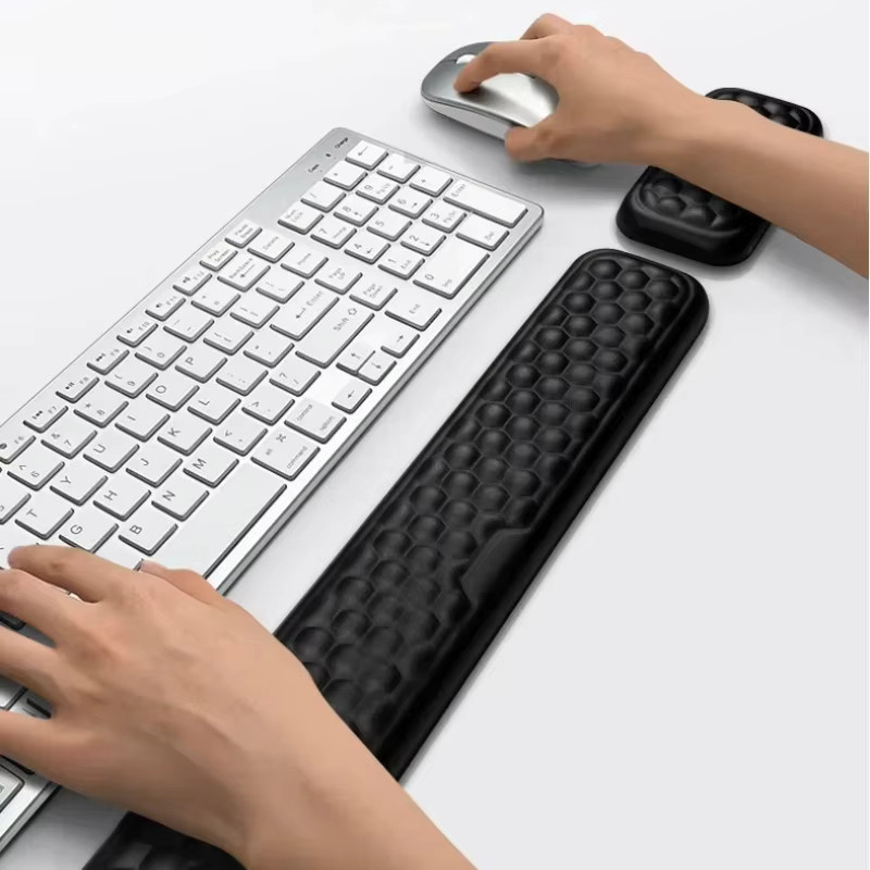 Komfortable Tastatur- und Maus-Handgelenkauflage mit Massagetextur für mechanische Tastaturen in Pink und Black - Bild 2