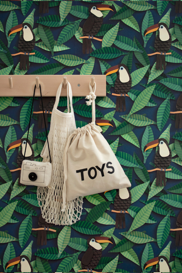 Studio Ditte Tapete Toucan in Grün und Multicolour mit botanischem Tiermotiv für das Kinderzimmer - Bild 2
