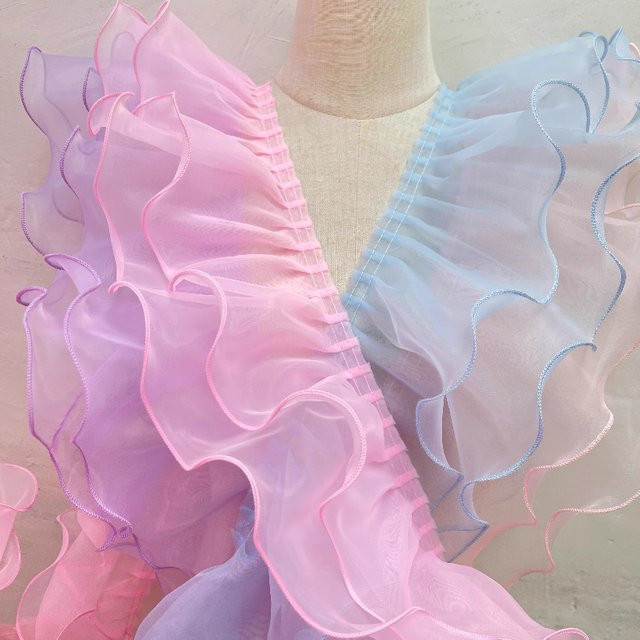 Hochwertiger Organza-Spitzenstoff für Brautkleider in Beige und Multicolour, doppellagig mit Wellenkante und breitem Saum, Breite: 15 cm - Bild 1