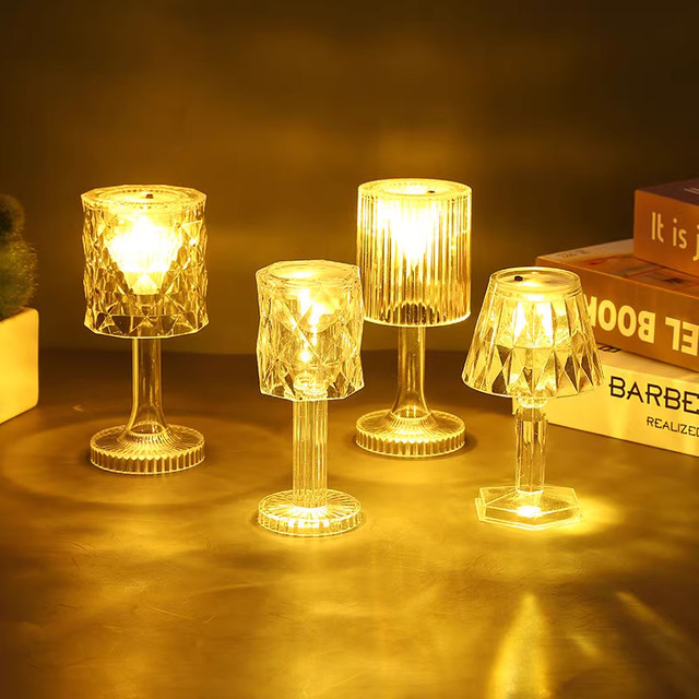 Mini Kristall Tischlampe mit RGB Farbwechsel, batteriebetrieben, transparentes LED Nachtlicht für Schlafzimmer und Party - Bild 1