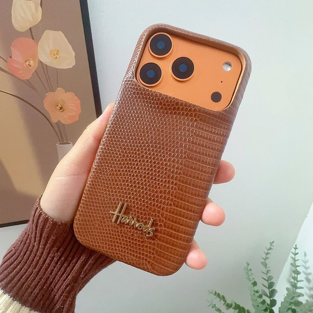 Stoßfeste Apple iPhone Handyhülle aus PU-Leder mit Eidechsenmuster in Braun - Bild 1