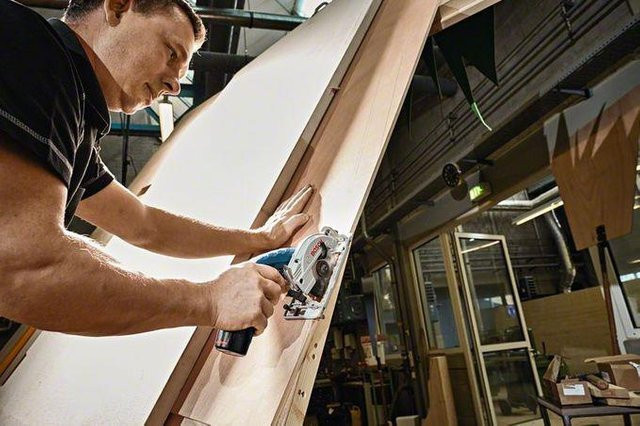 Bosch Professional Akku-Handkreissäge GKS 12V-26 Solo mit 85 mm Sägeblatt in Blau/Schwarz - Bild 3