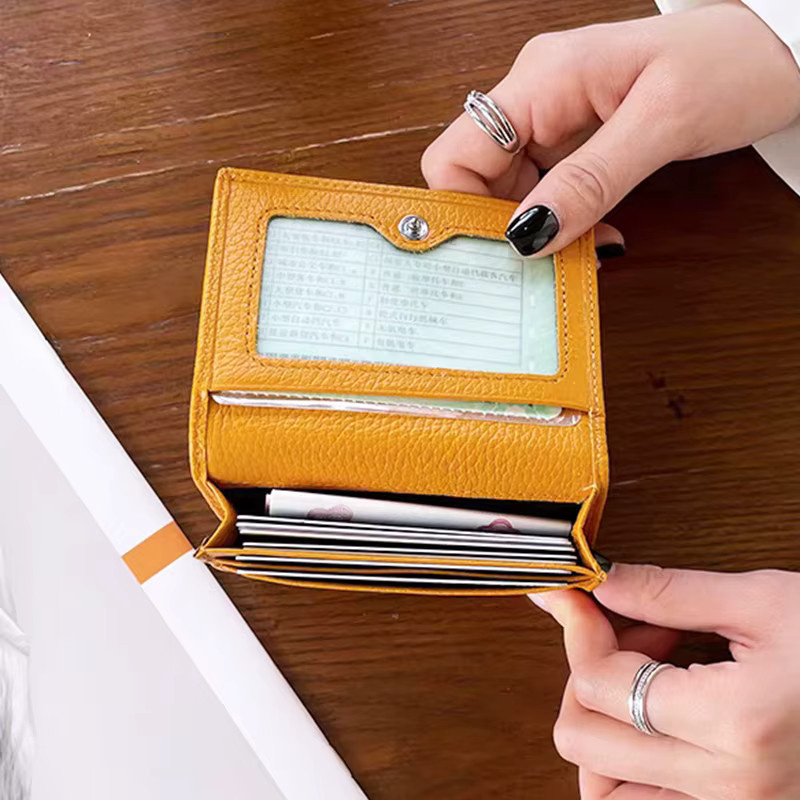 GZGUANDA Visitenkartenhalter aus echtem Leder mit personalisierbaren Initialen als Klappmappe und Kartenetui in Rot - Bild 5
