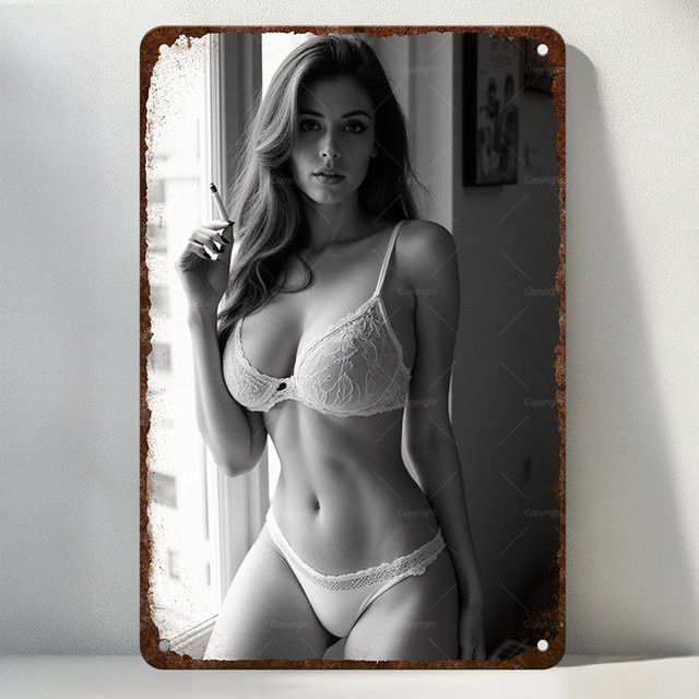 Vintage Blechschild Hello Young Bikini-Model Wandkunst aus Metall, B/H: 20,32 x 30,48 cm - Bild 1