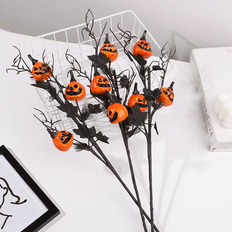 ZQNYCY Künstliche Halloween Dekoration mit Kürbis, schwarzen Ahornblättern und Blumenstielen in Schwarz und Orange - Bild 4
