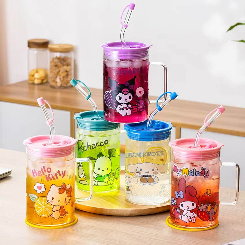 Sanrio Glasbecher mit Strohhalm Cinnamoroll und Kuromi, transparenter Wasserbecher mit Skala, 600 ml - Bild 1