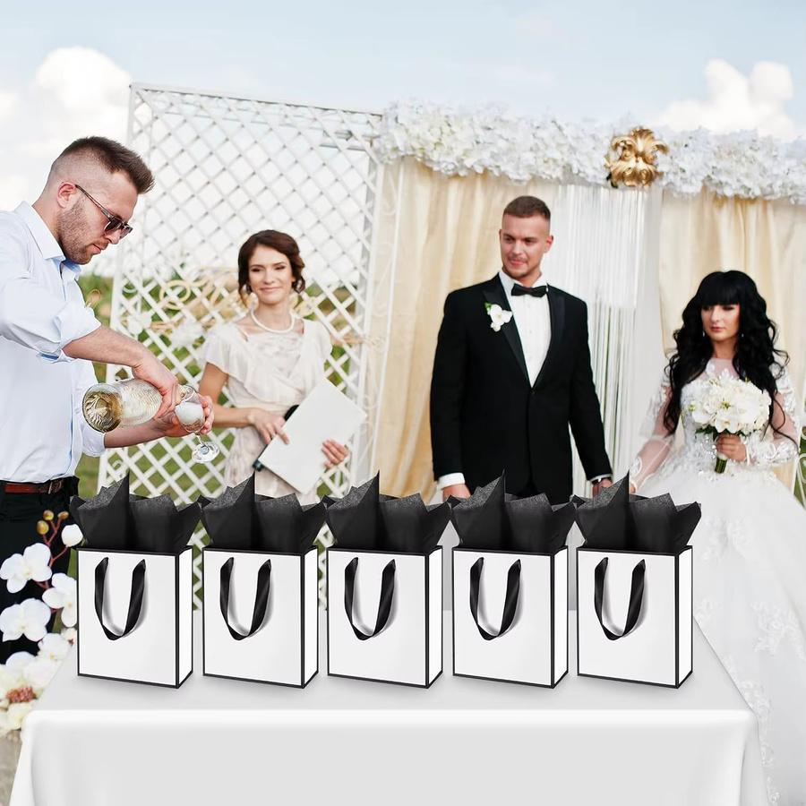 8 oder 16 Geschenktüten mit Griffen aus Goldfolie in Gold und Weiß für Geburtstag, Weihnachten, Hochzeit oder Babypartys - Bild 1