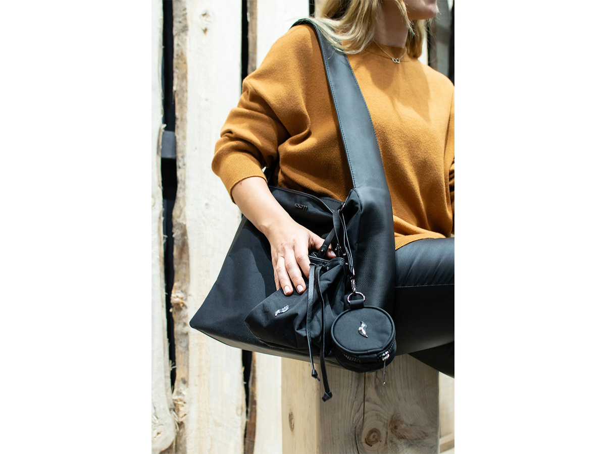 Osann Wickeltasche Ella Umhängetasche in Schwarz aus Textil mit Trageriemen, B/H/T: 31,0 x 27,0 x 12,5 cm - Bild 2