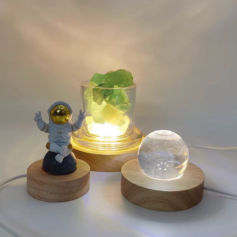 Cltgxdd USB-betriebenes 3D-Nachtlicht mit Kristallkugel und Massivholzsockel in Braun, warmweißes LED-Licht - Bild 3