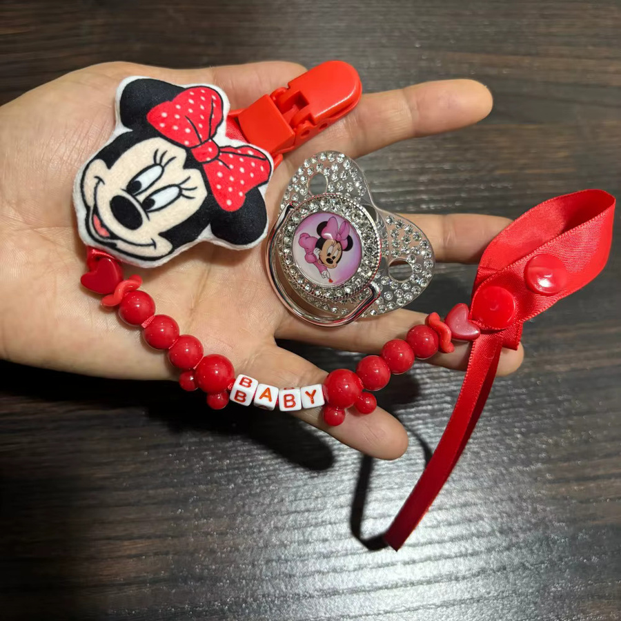 Personalisierter Disney Schnullerhalter aus Silikon in Rot mit individuellem Namen für Neugeborene - Bild 2