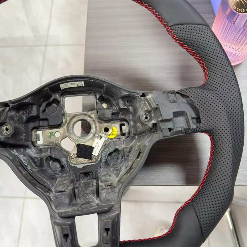 Ledergestanztes Lenkrad mit flacher Basis für Volkswagen Golf 6 MK6 GTI GTD R R-Line in Schwarz - Bild 4