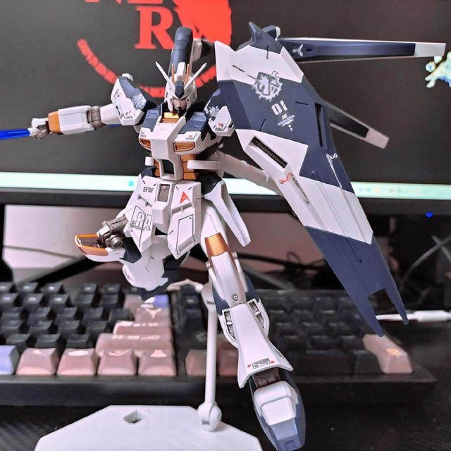 TAKARA TOMY HG 1/144 Hi Nu RX 93 V2 GPB Farbschema, Bausatz-Modell, Actionfigur - Bild 1