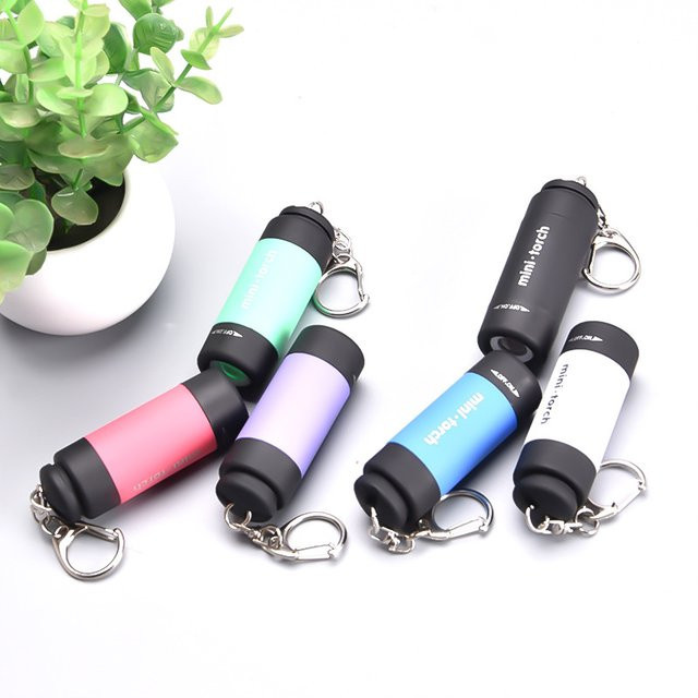 QHSPE Mini-Taschenlampe mit heller LED-Beleuchtung für Kinder und Mädchen, wiederaufladbar über USB, Kunststoff, als Schlüsselanhänger nutzbar - Bild 1